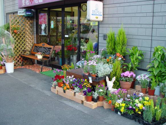 「岡崎花店」　（香川県高松市）の花屋店舗写真1